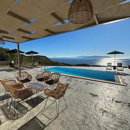 Stoa Villa Plateies